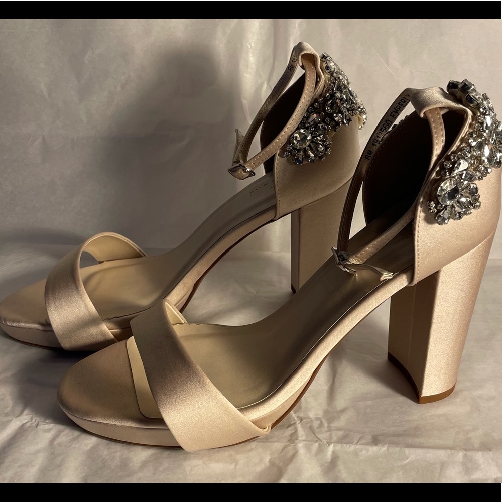 *NEW* Beautiful Size 8 Champagne Platform Wedding Shoe – Jewel Encrusted Heel